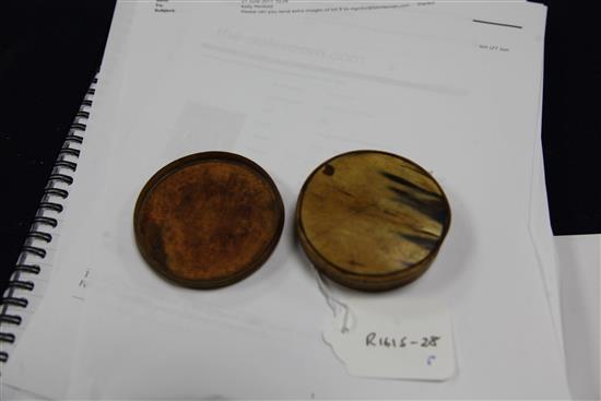 A George III horn snuff box, 3in.